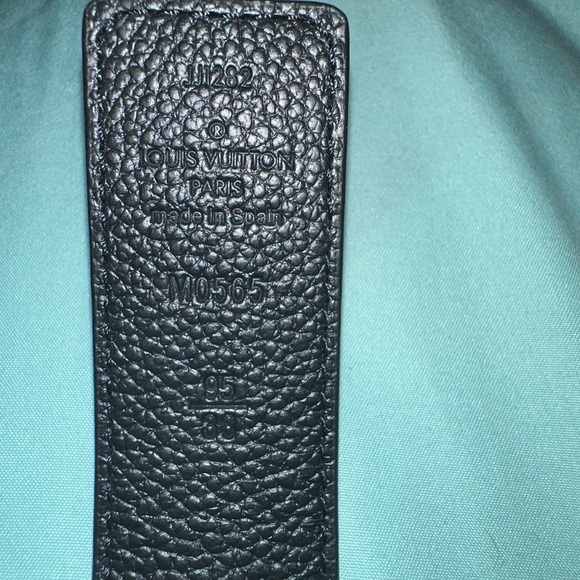Size 95/ 38 women’s LV Initiales 30mm Reversible Belt. - Picture 3 of 5